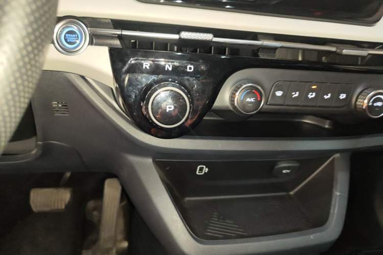 Used Bestune NAT 2023 PRO Comfort Travel Edition 419km Gear Lever