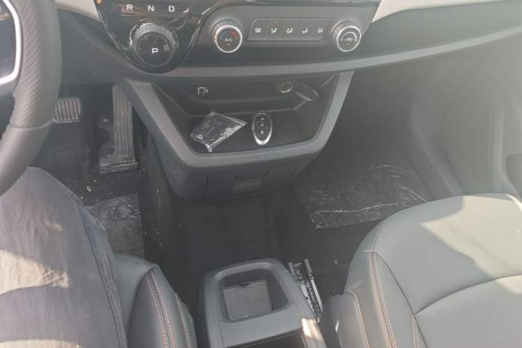 Used Bestune NAT 2023 PRO Comfort Travel Edition 419km Gear Lever
