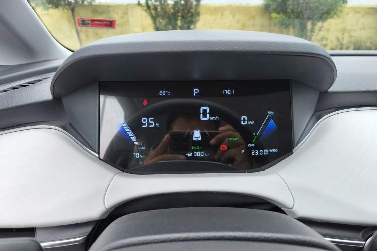 Used Bestune NAT 2023 PRO Comfortable Travel Extended Range Battery-Swap Version 401km Instrument Cluster