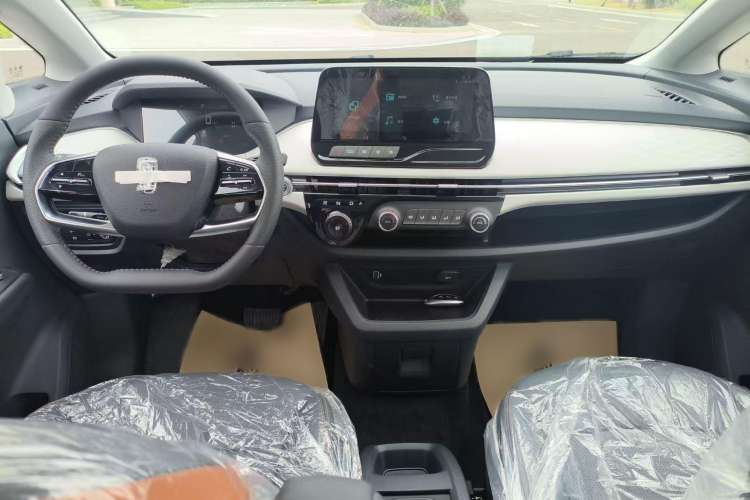 Used Bestune NAT 2023 PRO Comfortable Travel Extended Range Battery-Swap Version 401km Interior 1