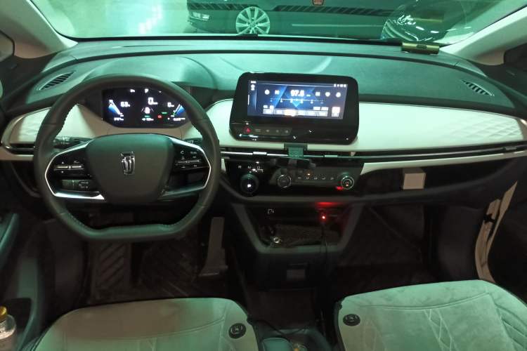 Used Bestune NAT 2023 PRO Comfortable Travel Extended Range Battery-Swap Version 401km Interior 2