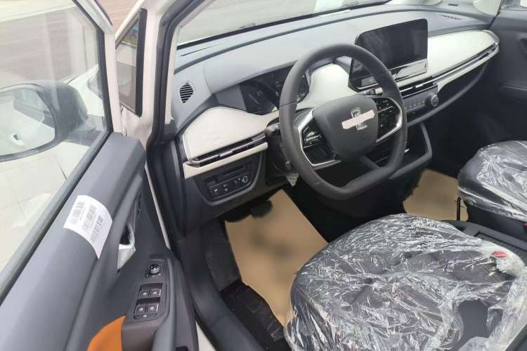 Used Bestune NAT 2023 PRO Comfortable Travel Extended Range Battery-Swap Version 401km Interior 2