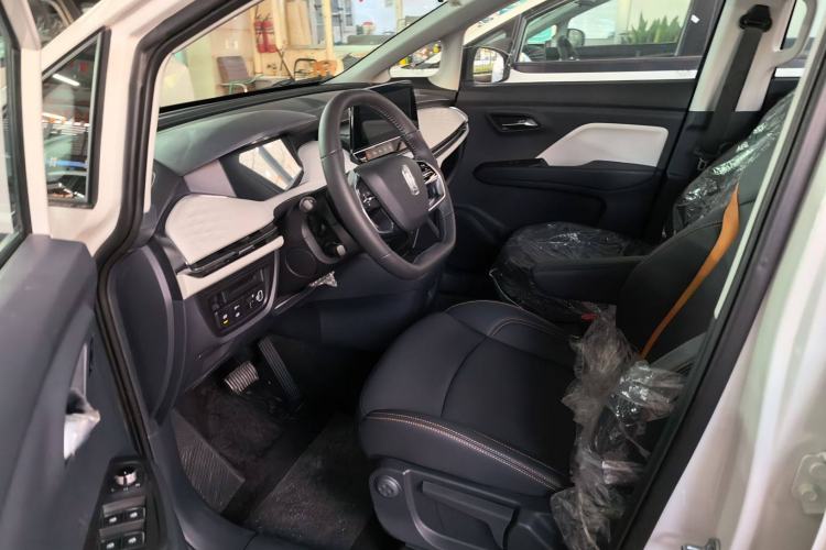 Used Bestune NAT 2023 PRO Comfortable Travel Extended Range Battery-Swap Version 401km Interior 3