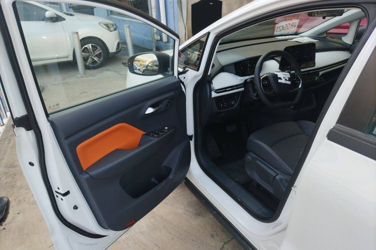 Used Bestune NAT 2023 PRO Comfortable Travel Battery-Swap Version 401km Interior 3