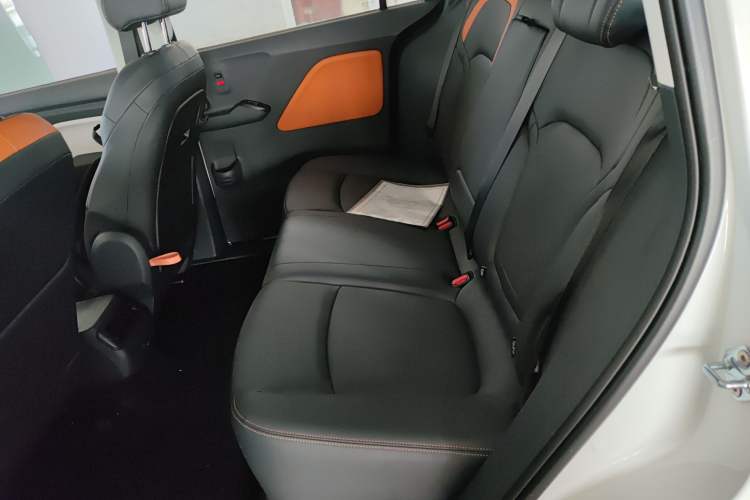 Used Bestune NAT 2023 PRO Comfortable Travel Battery-Swap Version 401km Left Rear Seat