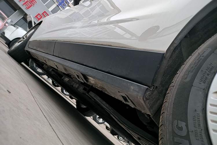 Used Bestune NAT 2023 PRO Comfortable Travel Extended Range Battery-Swap Version 401km Left Side Sill