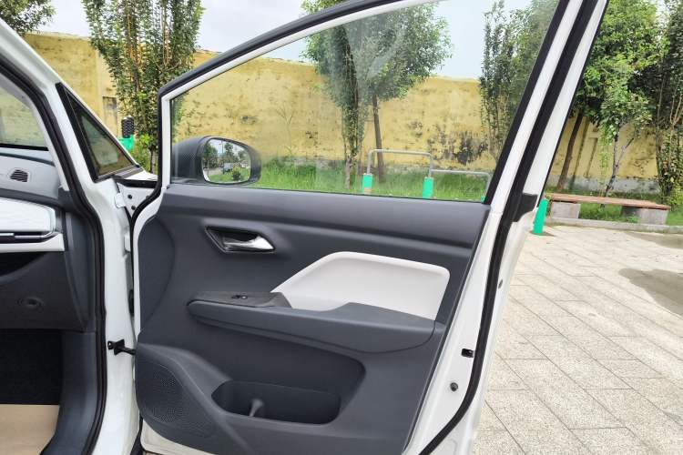 Used Bestune NAT 2023 PRO Comfortable Travel Extended Range Battery-Swap Version 401km Right Front Door Interior