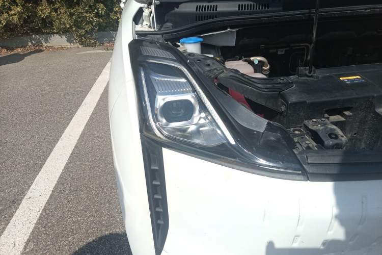 Used Bestune NAT 2023 PRO Comfortable Travel Battery-Swap Version 401km Right Front Headlight