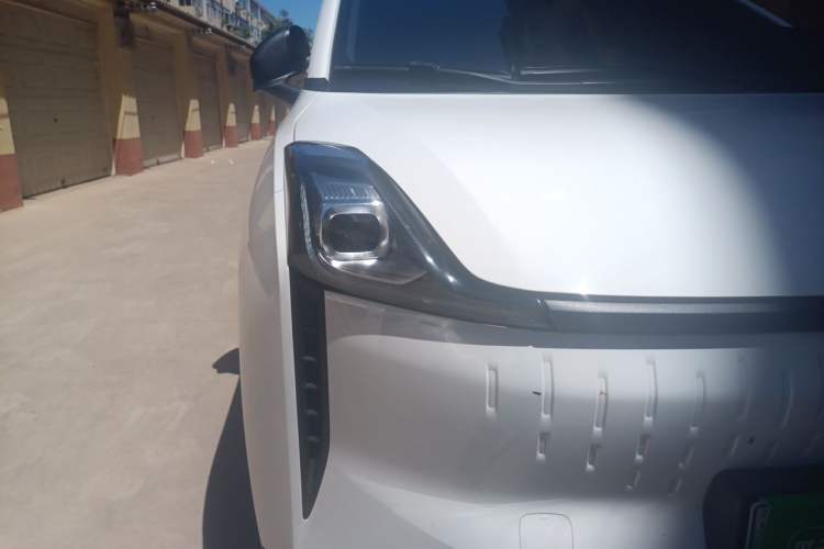 Used Bestune NAT 2023 PRO Comfortable Travel Extended Range Battery-Swap Version 401km Right Front Headlight