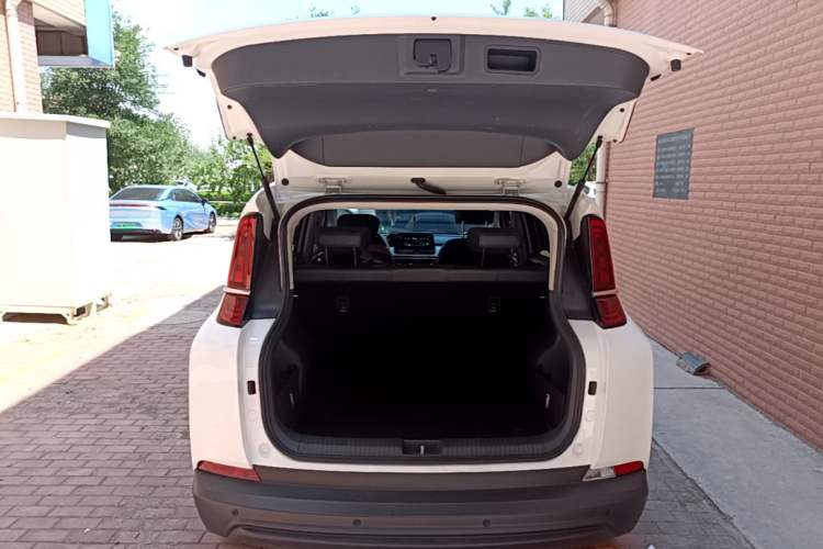 Used Bestune NAT 2023 PRO Comfortable Travel Extended Range Battery-Swap Version 401km Trunk