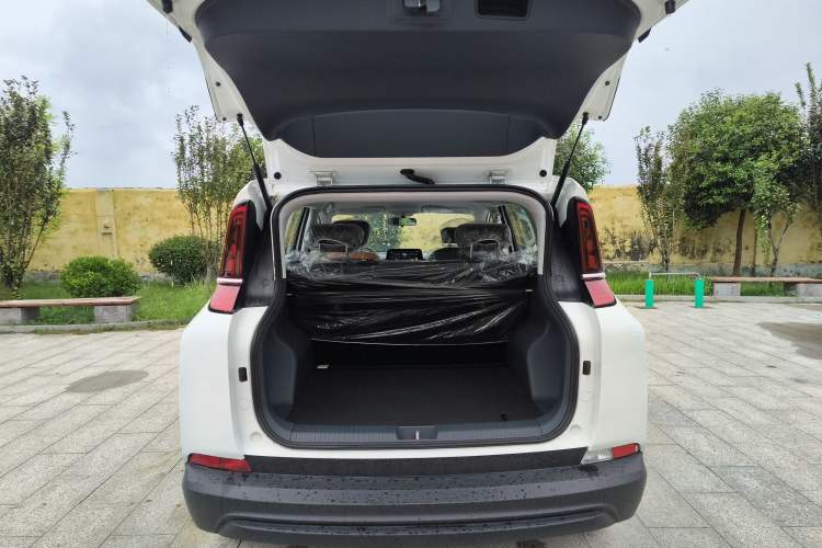 Used Bestune NAT 2023 PRO Comfortable Travel Extended Range Battery-Swap Version 401km Trunk