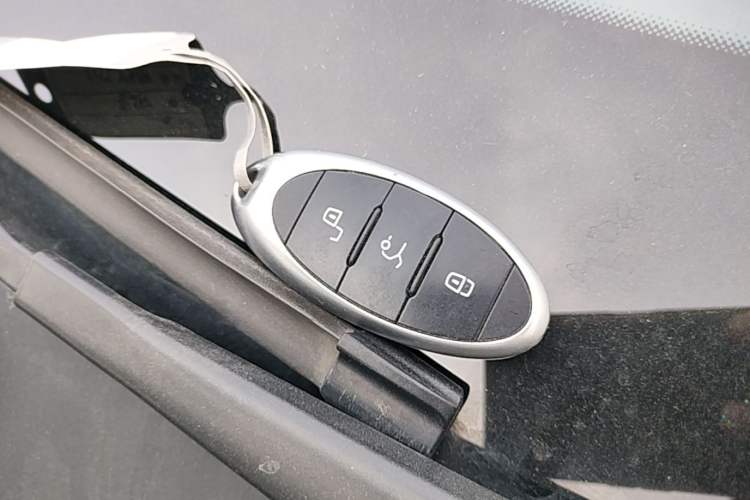 Used Bestune NAT 2023 PRO Comfortable Travel Battery-Swap Version 401km Vehicle Key