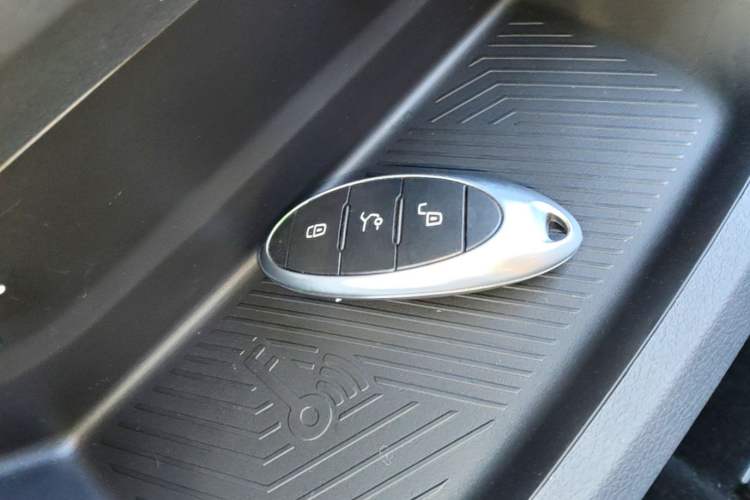 Used Bestune NAT 2023 PRO Comfort Travel Edition 419km Vehicle Key