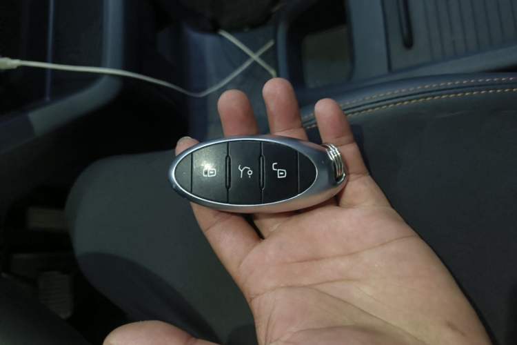 Used Bestune NAT 2023 PRO Comfortable Travel Extended Range Battery-Swap Version 401km Vehicle Key