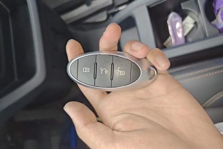 Used Bestune NAT 2023 PRO Comfortable Travel Extended Range Battery-Swap Version 401km Vehicle Key