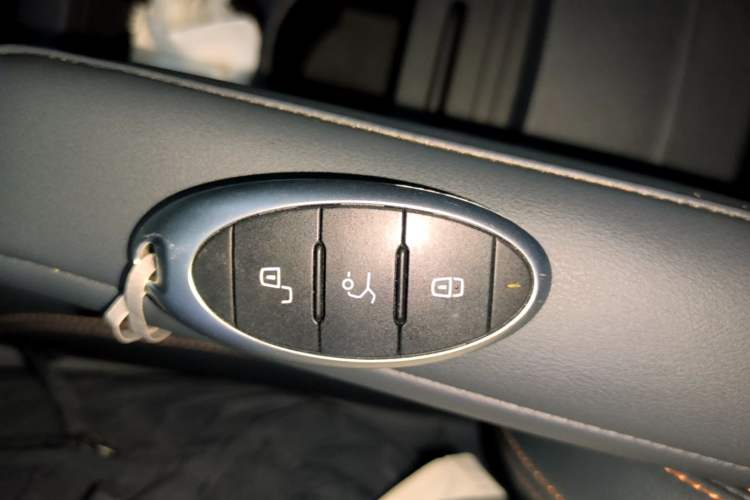 Used Bestune NAT 2023 PRO Comfortable Travel Extended Range Battery-Swap Version 401km Vehicle Key