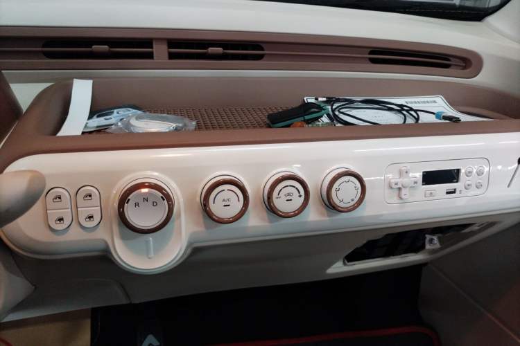 Used Bestune Pony 2026 222km Colorful Horse Audio And AC Panel