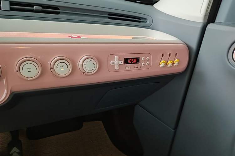 Used Bestune Pony 2024 170km Vitality Horse Audio And AC Panel