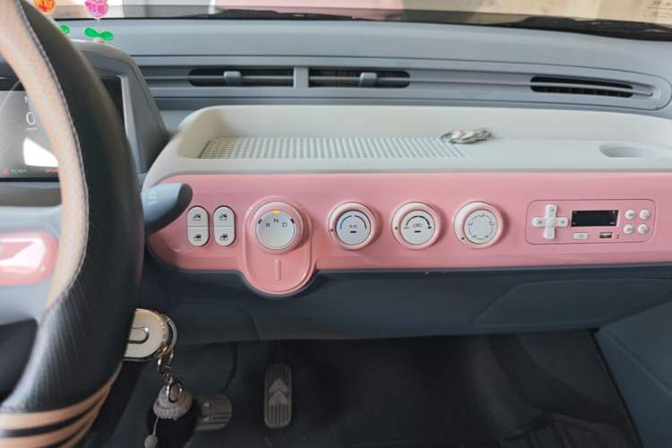 Used Bestune Pony 2024 170km Vitality Horse Audio And AC Panel
