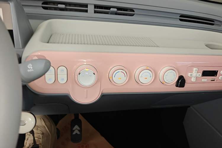 Used Bestune Pony 2024 170km Vitality Horse Audio And AC Panel