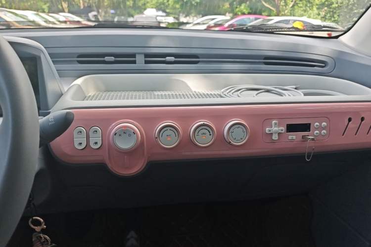 Used Bestune Pony 2024 170km Vitality Horse Audio And AC Panel