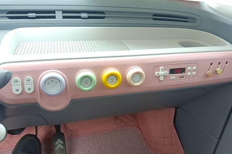 Used Bestune Pony 2024 170km Range Energizing Horse Audio And AC Panel
