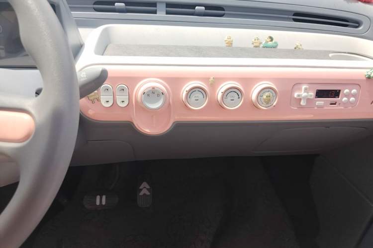 Used Bestune Pony 2024 170km Vitality Horse Audio And AC Panel