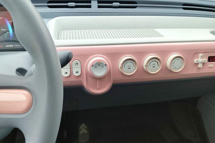 Used Bestune Pony 2024 170km Vitality Horse Audio And AC Panel