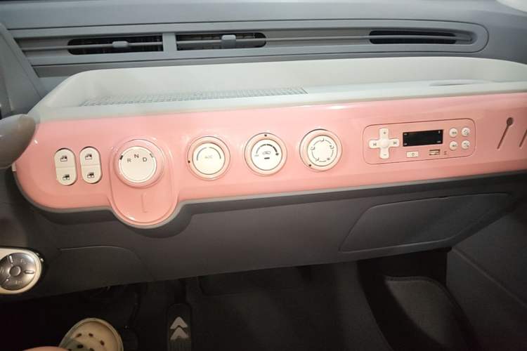 Used Bestune Pony 2024 170km Vitality Horse Audio And AC Panel