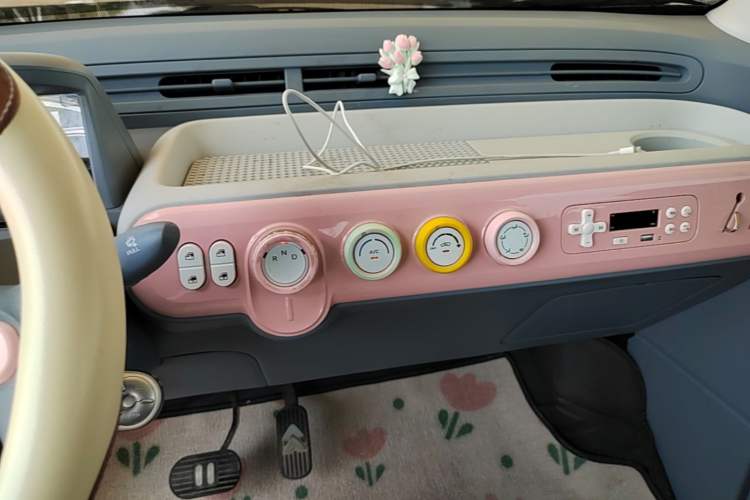 Used Bestune Pony 2024 170km Vitality Horse Audio And AC Panel