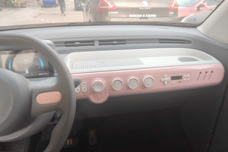 Used Bestune Pony 2024 170km Range Energizing Horse Audio And AC Panel