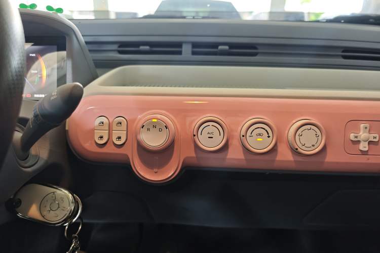 Used Bestune Pony 2024 170km Vitality Horse Audio And AC Panel