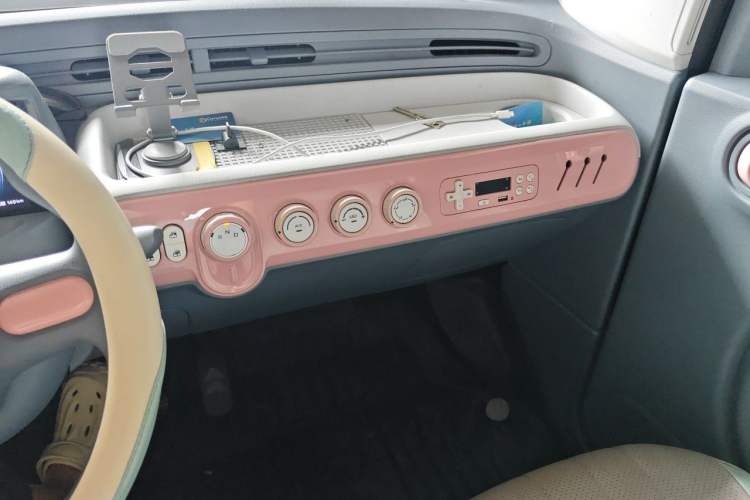 Used Bestune Pony 2024 170km Vitality Horse Audio And AC Panel