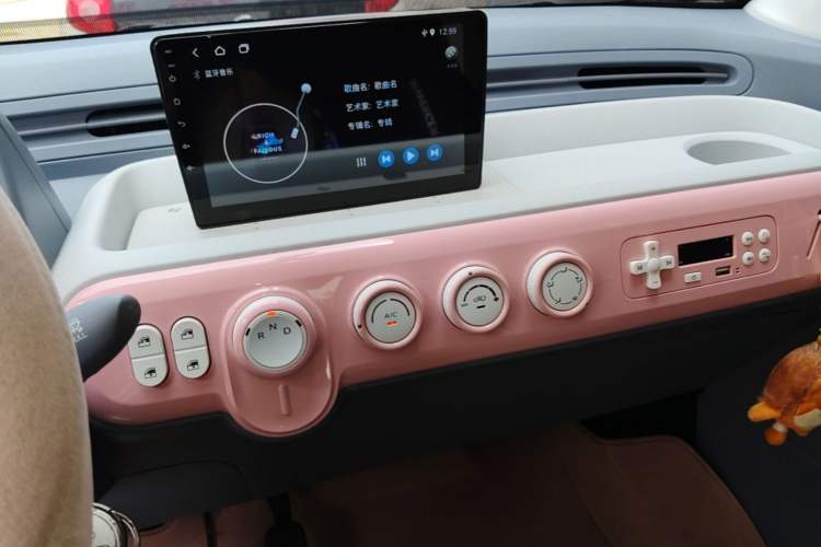 Used Bestune Pony 2024 122km Cute and Fun Horse Audio And AC Panel