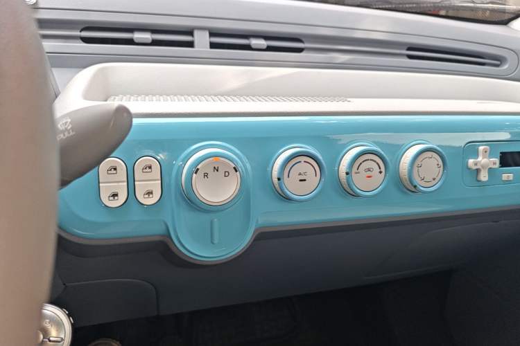 Used Bestune Pony 2024 122km Cute and Fun Horse Audio And AC Panel
