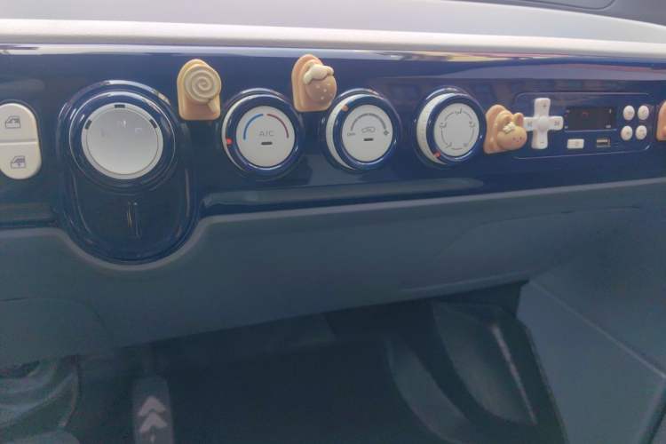 Used Bestune Pony 2024 122km Cute and Fun Horse Audio And AC Panel