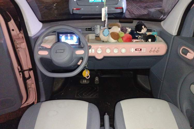 Used Bestune Pony 2024 170km Vitality Horse Center Console