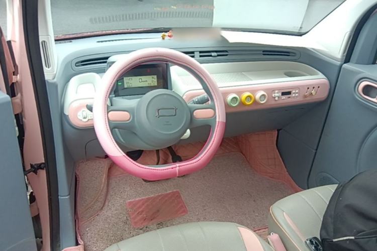 Used Bestune Pony 2024 170km Range Energizing Horse Center Console