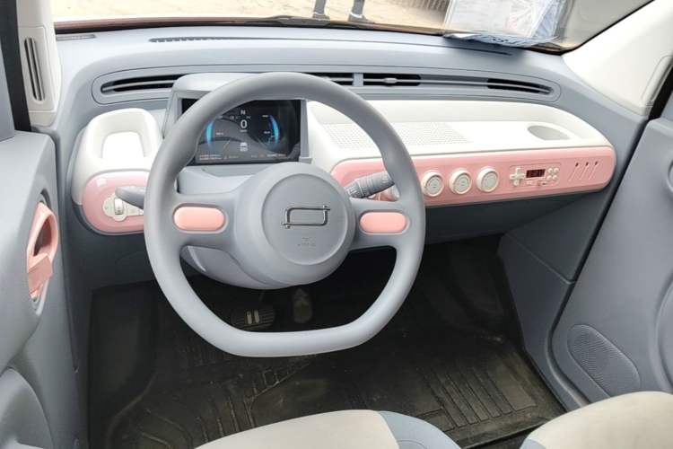Used Bestune Pony 2024 170km Vitality Horse Center Console