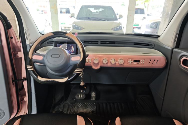 Used Bestune Pony 2024 170km Vitality Horse Center Console