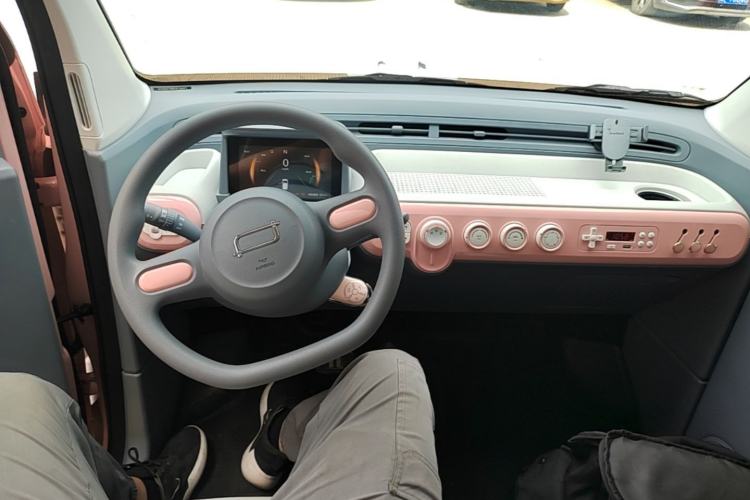 Used Bestune Pony 2024 170km Vitality Horse Center Console