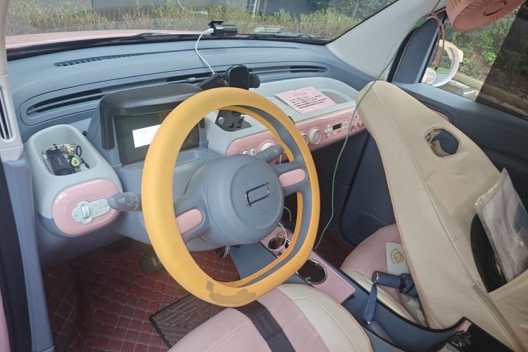 Used Bestune Pony 2024 122km Cute and Fun Horse Center Console