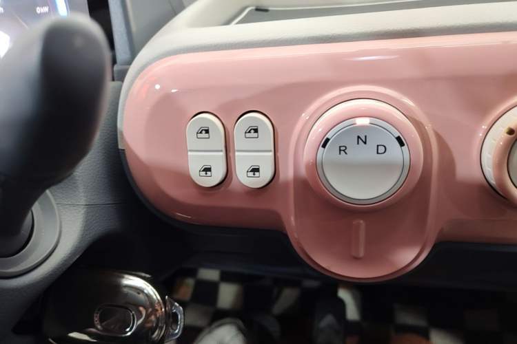 Used Bestune Pony 2024 170km Range Energizing Horse Gear Lever