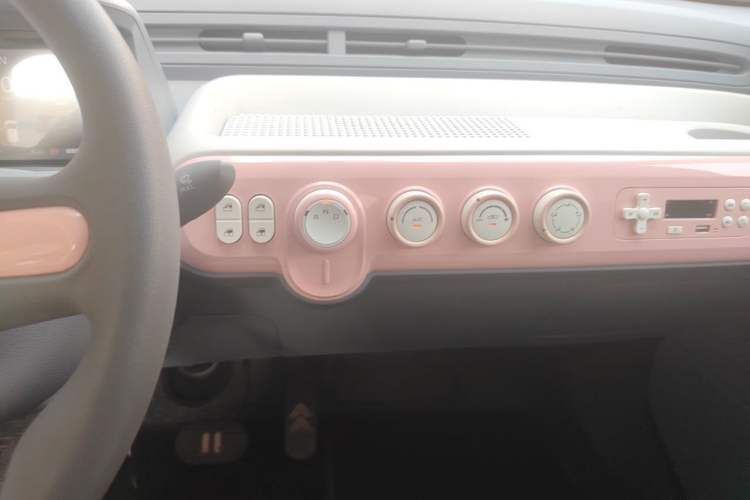 Used Bestune Pony 2024 170km Range Energizing Horse Gear Lever