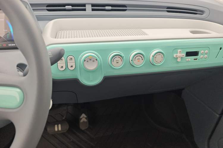 Used Bestune Pony 2024 170km Vitality Horse Audio And AC Panel