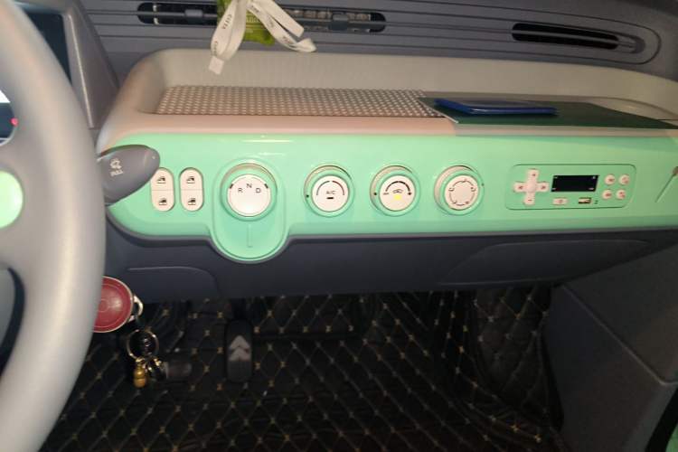 Used Bestune Pony 2024 122km Cute and Fun Horse Audio And AC Panel