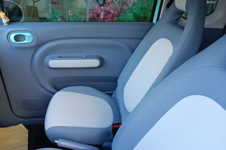 Used Bestune Pony 2024 170km Vitality Horse Interior 4