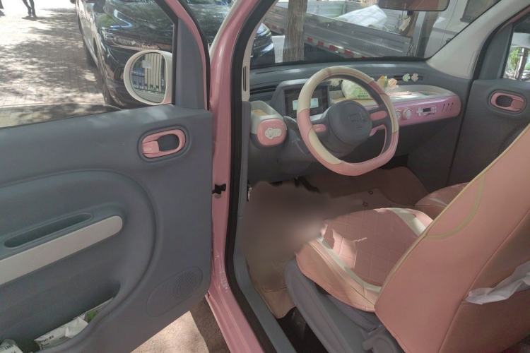 Used Bestune Pony 2024 170km Range Energizing Horse Interior 3