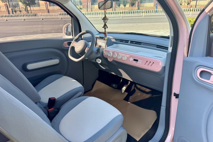 Used Bestune Pony 2024 170km Range Energizing Horse Interior 3