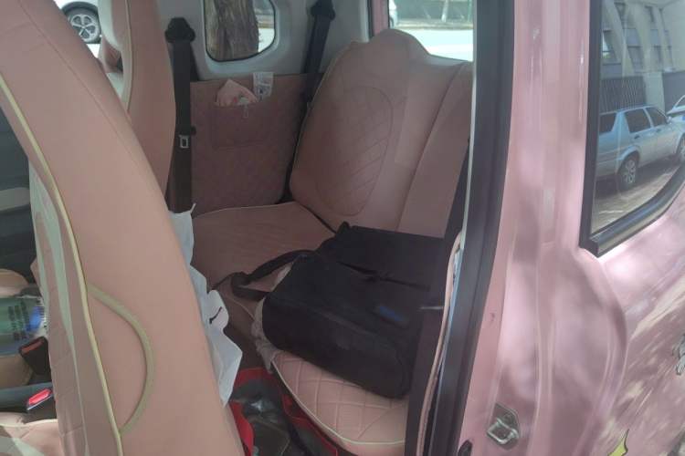 Used Bestune Pony 2024 170km Range Energizing Horse Interior 4
